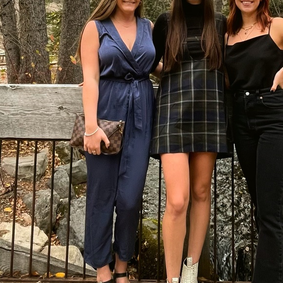 Lulu’s satin jumpsuit - Picture 10 of 10